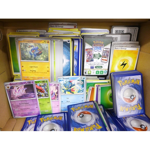 2095 - A large collection of Pokémon cards, over 1,100