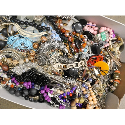 2125 - A large collection of costume jewellery