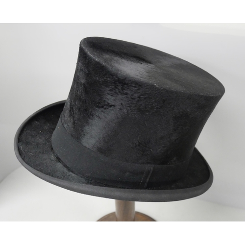2128 - A vintage Lincoln Bennett & Co. silk top hat, boxed. Measuring approximately 20cm x 16cm internally.