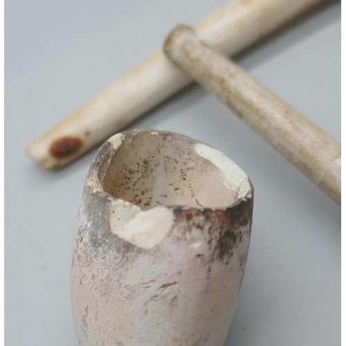 2174 - A clay pipe marked For Auld Lang Syne and three other pipes, (‘three others’ a/f)