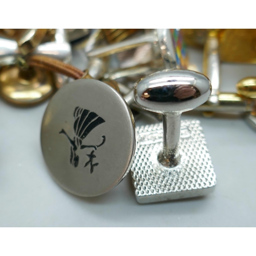 2175 - A collection of approximately 55 pairs of cufflinks