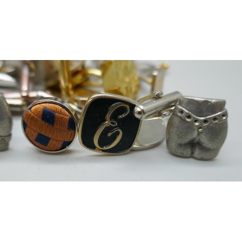 2175 - A collection of approximately 55 pairs of cufflinks