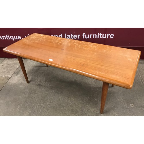 92 - A Danish teak rectangular coffee table