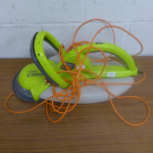 5182 - A Garden Groom 