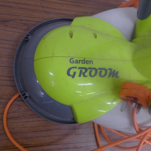 5182 - A Garden Groom 