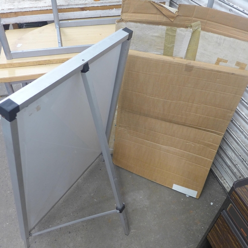 5180 - A flip chart with spares