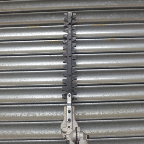 5192 - A Hyundai Euro V petrol hedge cutter