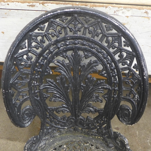 5199 - A painted metal garden chair and circular plastic plant pot with plant