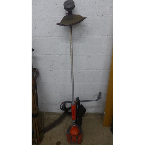 5202 - An Efco 8300 petrol strimmer