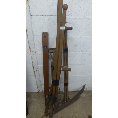 5203 - A quantity of garden tools, spades, forks, scythes