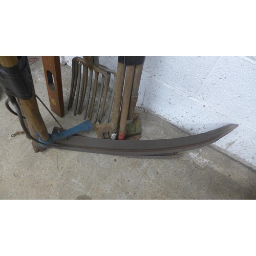 5203 - A quantity of garden tools, spades, forks, scythes