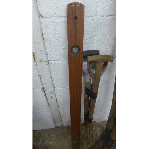 5203 - A quantity of garden tools, spades, forks, scythes