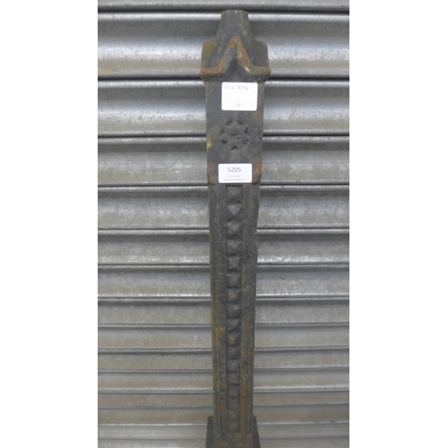 5205 - A cast iron fence post