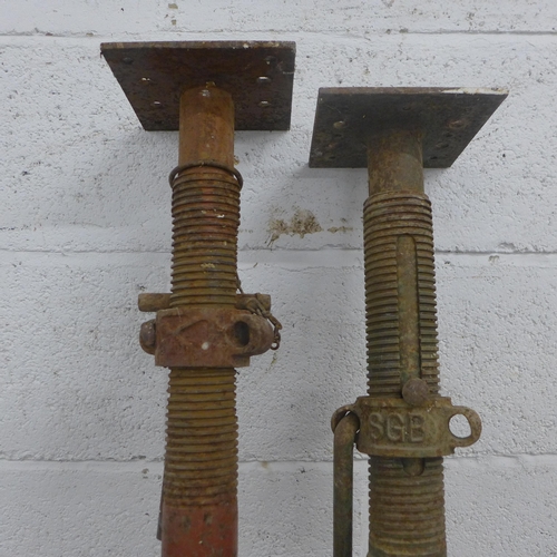 5206 - 2 x SGB ceiling props and 2 small trench props