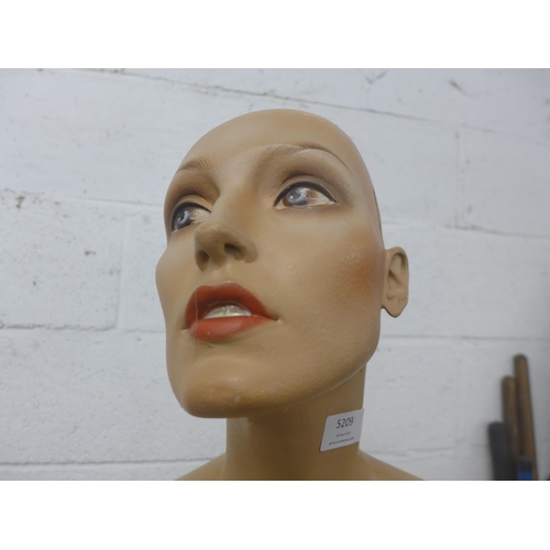5209 - A female mannequin