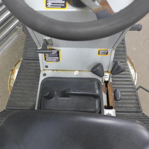 5226 - An MTD Laser L95 petrol driven ride on mower with a 3ft cutting deck, powered by a Kohler Command 12... 