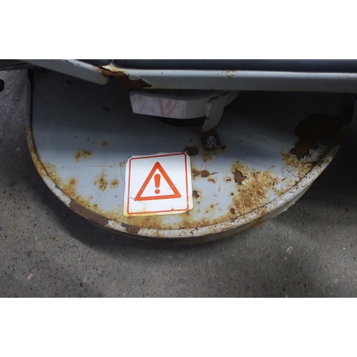 5226 - An MTD Laser L95 petrol driven ride on mower with a 3ft cutting deck, powered by a Kohler Command 12... 