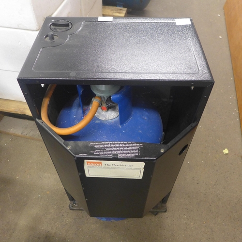 5227 - A Valor gas fire with 2 gas bottles