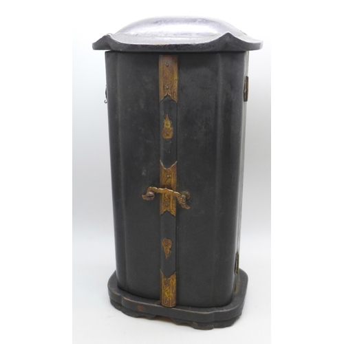 2085 - A 19th Century Japanese black lacquered and gilt travelling shrine, a/f