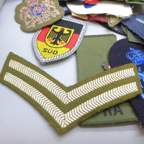 2094 - A quantity of military cloth badges