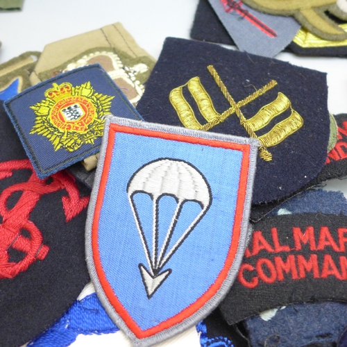 2094 - A quantity of military cloth badges