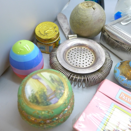 2095 - Assorted items, including a Wedgwood glass bird (beak a/f), paperweights, vintage cigarettes and mat... 