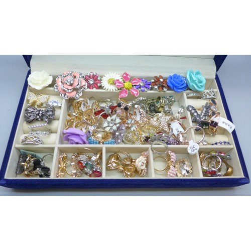 2078 - A box of costume jewellery, mostly rings