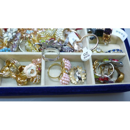 2078 - A box of costume jewellery, mostly rings