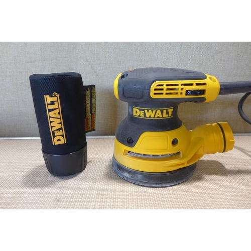 6126 - Fitbit versa 4 black, original RRP £144.99 + VAT (354-219) *This lot is subject to VAT