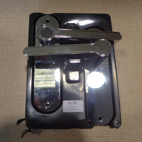 6128 - Gillette intimate hair trimmer (354-569) *This lot is subject to VAT