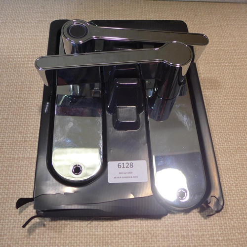 6128 - Gillette intimate hair trimmer (354-569) *This lot is subject to VAT