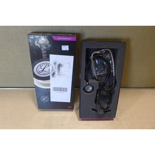 6133 - Apple ipad Air 16gb (model:FD794B/B)  *This lot is subject to VAT