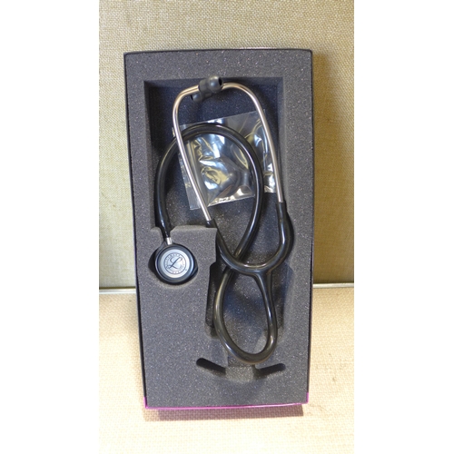 6133 - Apple ipad Air 16gb (model:FD794B/B)  *This lot is subject to VAT