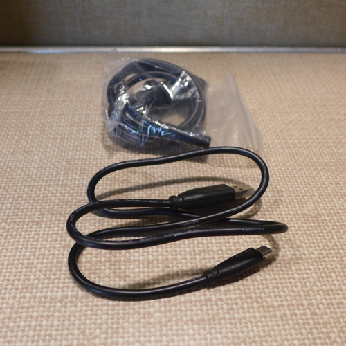 6136 - Apple ipad Air 16gb (model:FD794B/B)  *This lot is subject to VAT