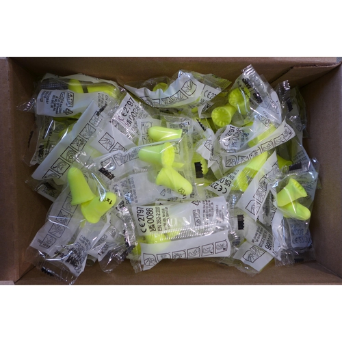 6140 - Apple ipad Air 16gb (model:MD791B/B)  *This lot is subject to VAT