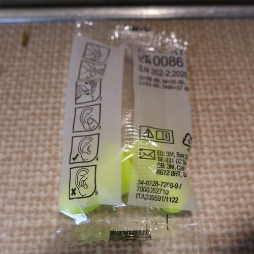 6140 - Apple ipad Air 16gb (model:MD791B/B)  *This lot is subject to VAT