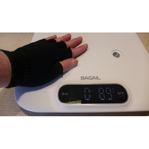 6145 - Apple ipad Air 16gb (model:MD791B/B)  *This lot is subject to VAT