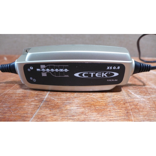 6180 - Delonghi oil filled small radiator   (354-755) *This lot is subject to VAT