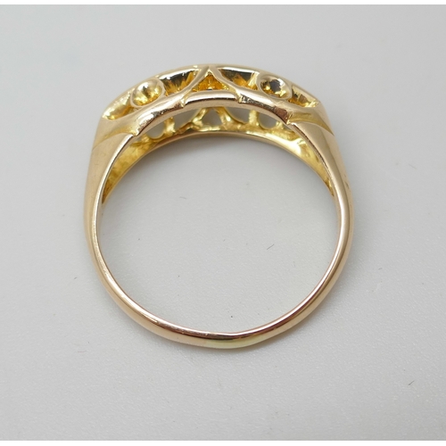 7192 - A Victorian 18ct gold, diamond and sapphire ring, 3g, L