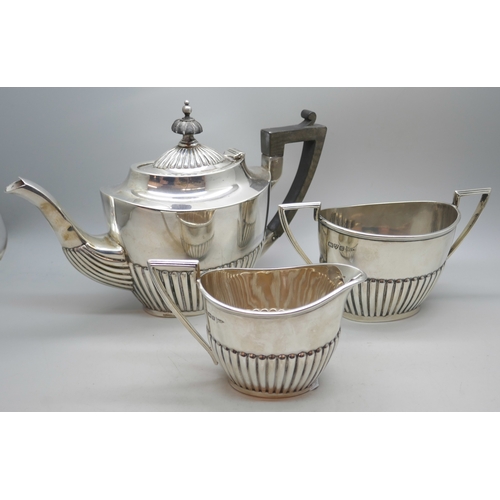 7213 - A Walker & Hall bachelor tea set, Chester, 1907, 530g total weight