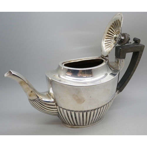 7213 - A Walker & Hall bachelor tea set, Chester, 1907, 530g total weight