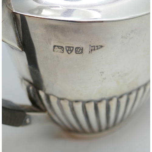 7213 - A Walker & Hall bachelor tea set, Chester, 1907, 530g total weight