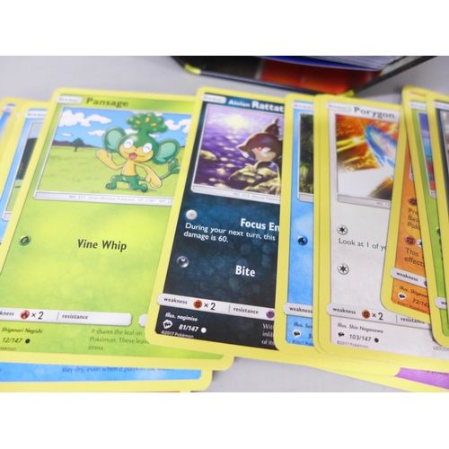 Approx. 1000 Pokémon cards including rares and reverse holos, no energy ...