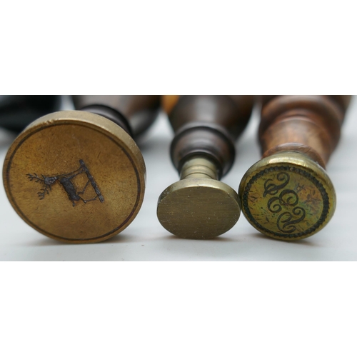 2104 - A collection of turned wooden handled wax seals, examples with coat of arms and stag. Tallest measur... 