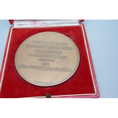 2112 - A cased Frankfurt Sportfest / Main medal dated 22/9/1960