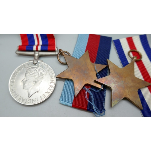 2118 - A WWII medal with ribbons, boxed