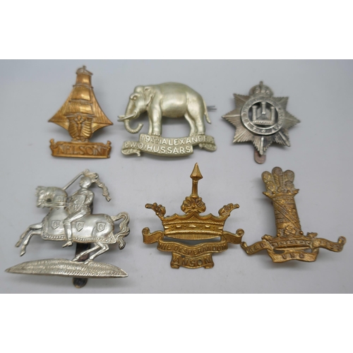 2127 - Assorted cap badges, including Fife and Forth, 19th Hussars, WWI R.N. division Nelson, Anson, 11th P... 
