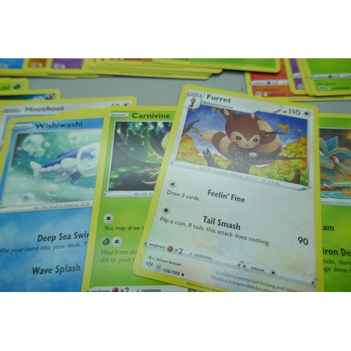 2142 - A collection of approximately 600 Pokemon cards