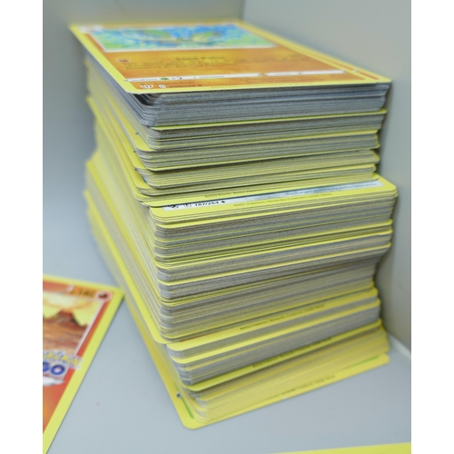 2142 - A collection of approximately 600 Pokemon cards