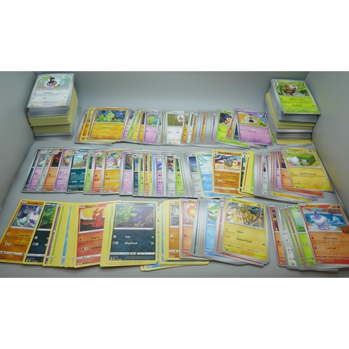 2143 - A collection of approximately 600 Pokemon cards